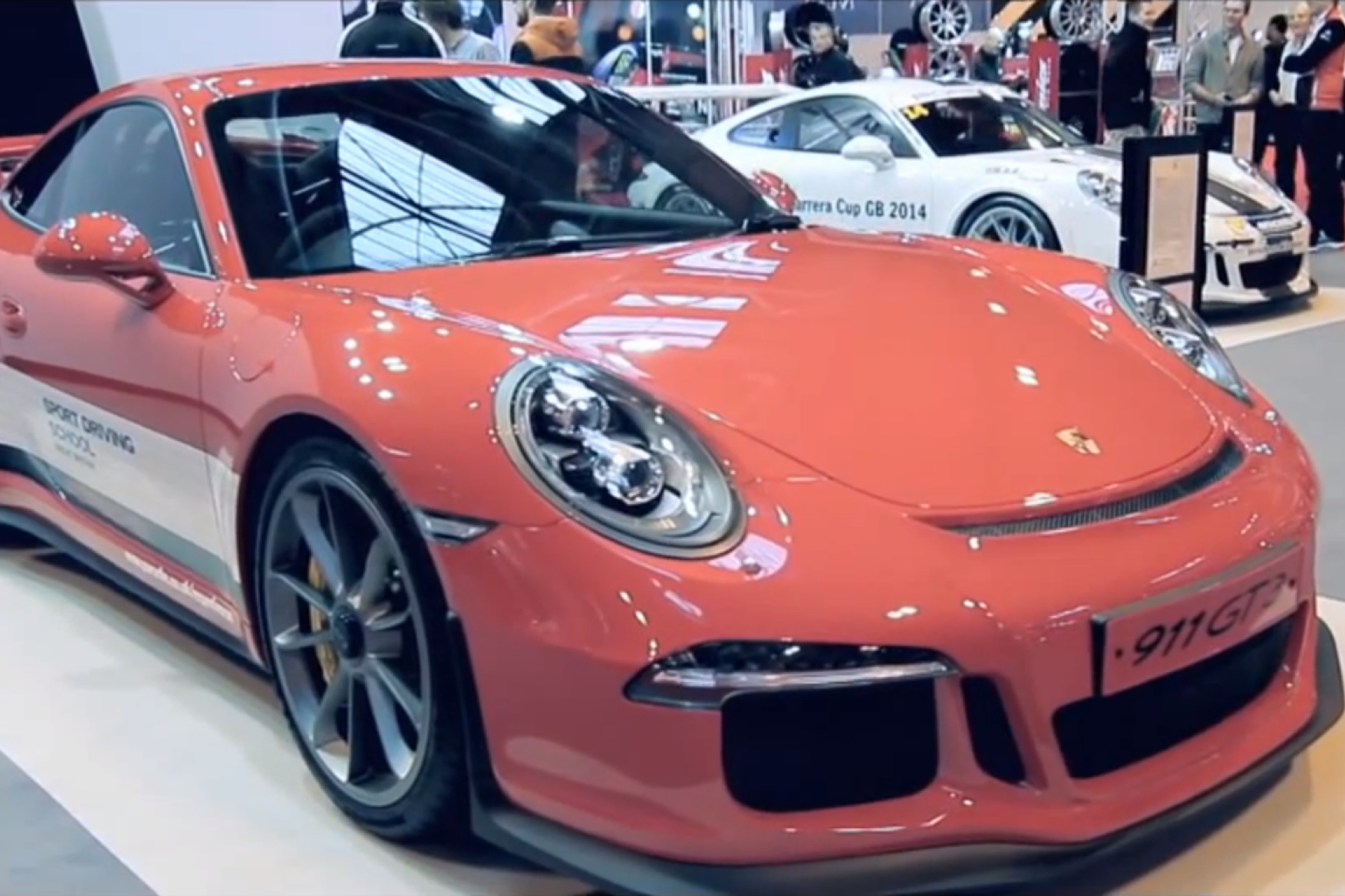 Video: Porsche 991 GT3 vs. GT3 Cup - Total 911