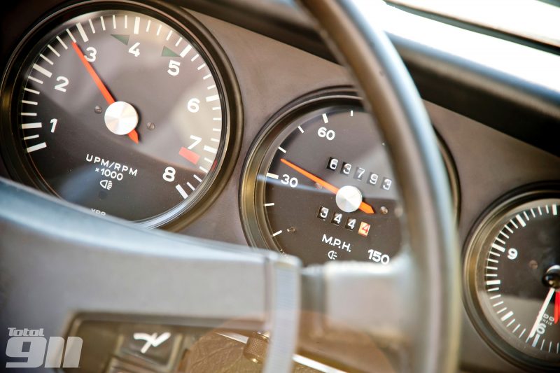 Porsche 911 speedometer
