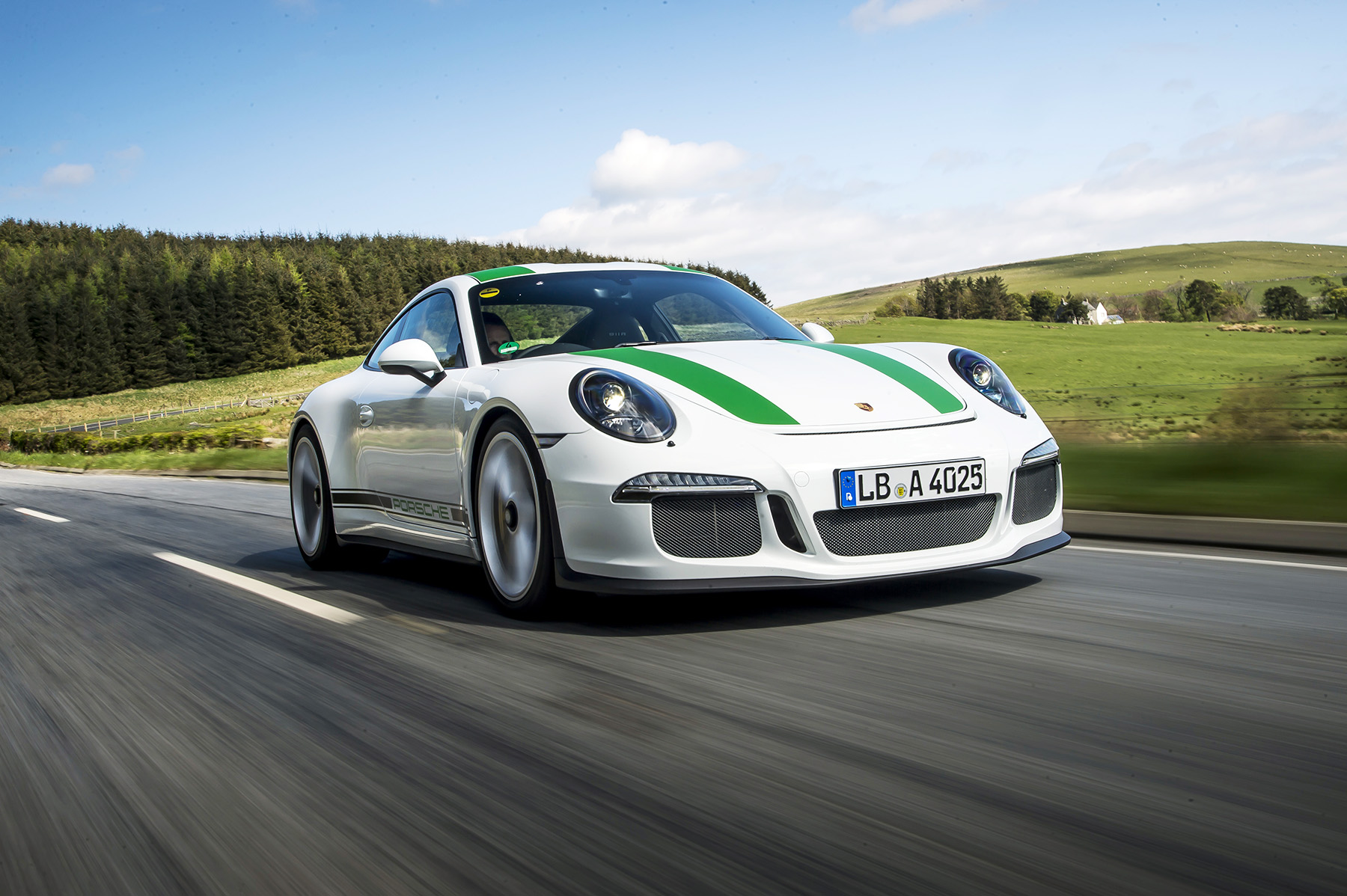 Video: Ride on board in the new Porsche 991 R - Total 911