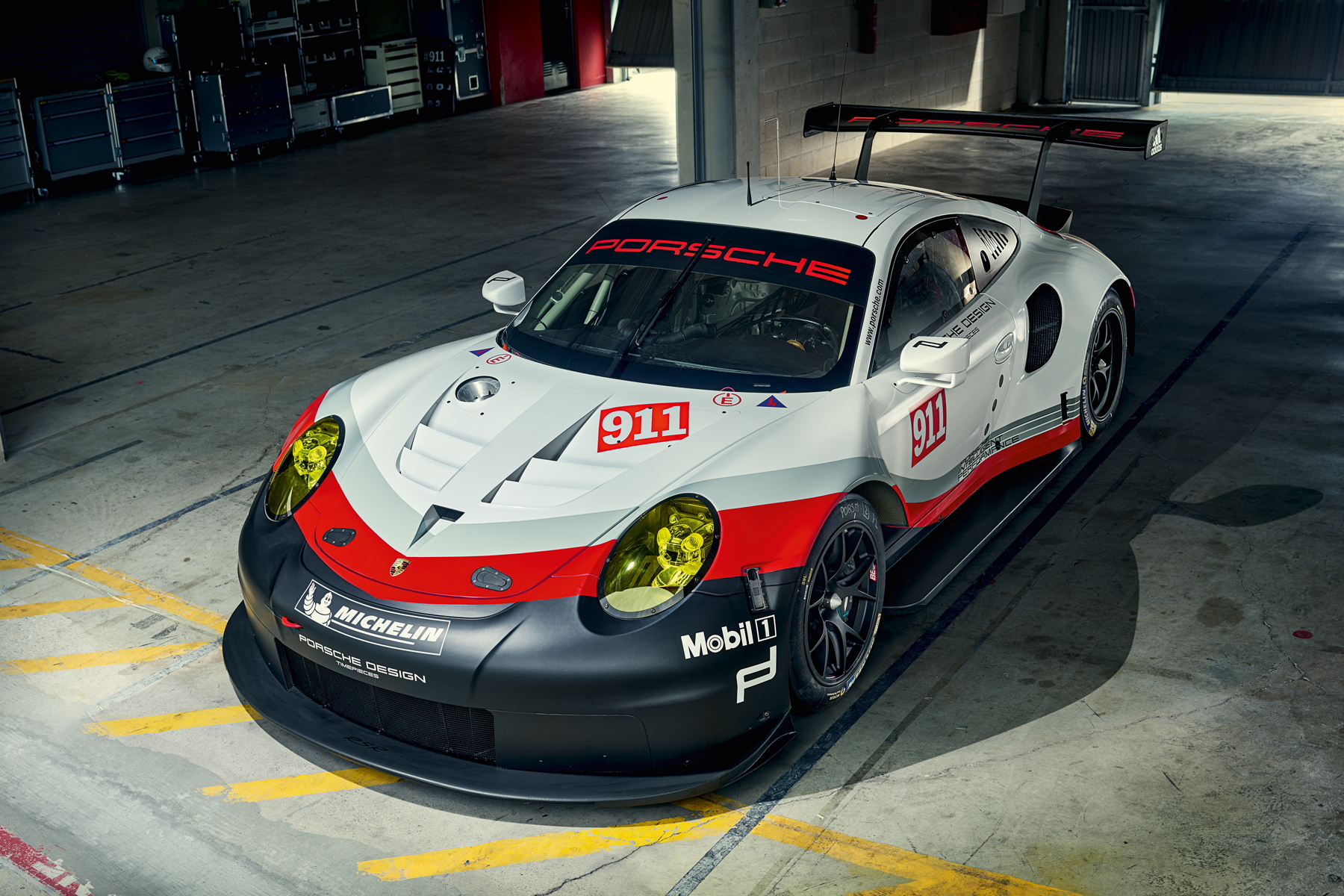 Porsche 911 RSR – Purpose-Built Racing Dominance插图5